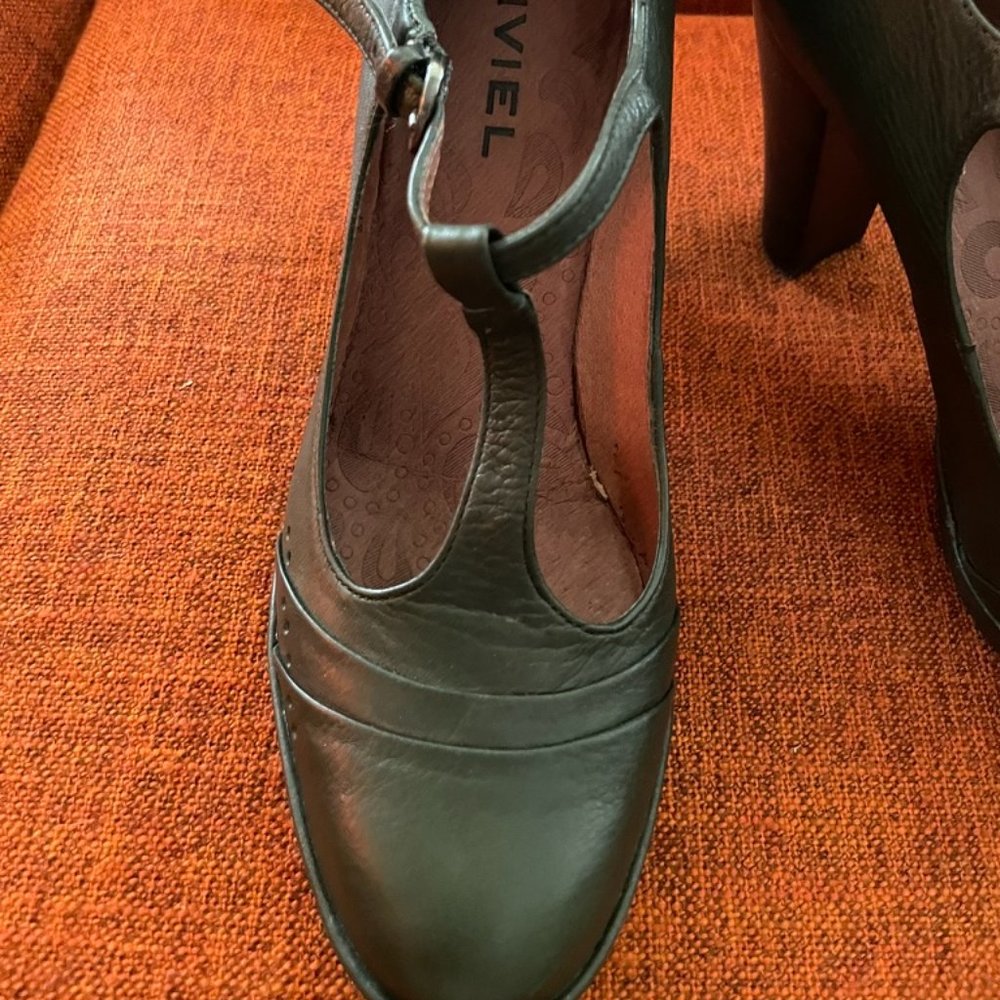 Biviel Green Leather T-strap Heels - Size 37 - Picture 5 of 10